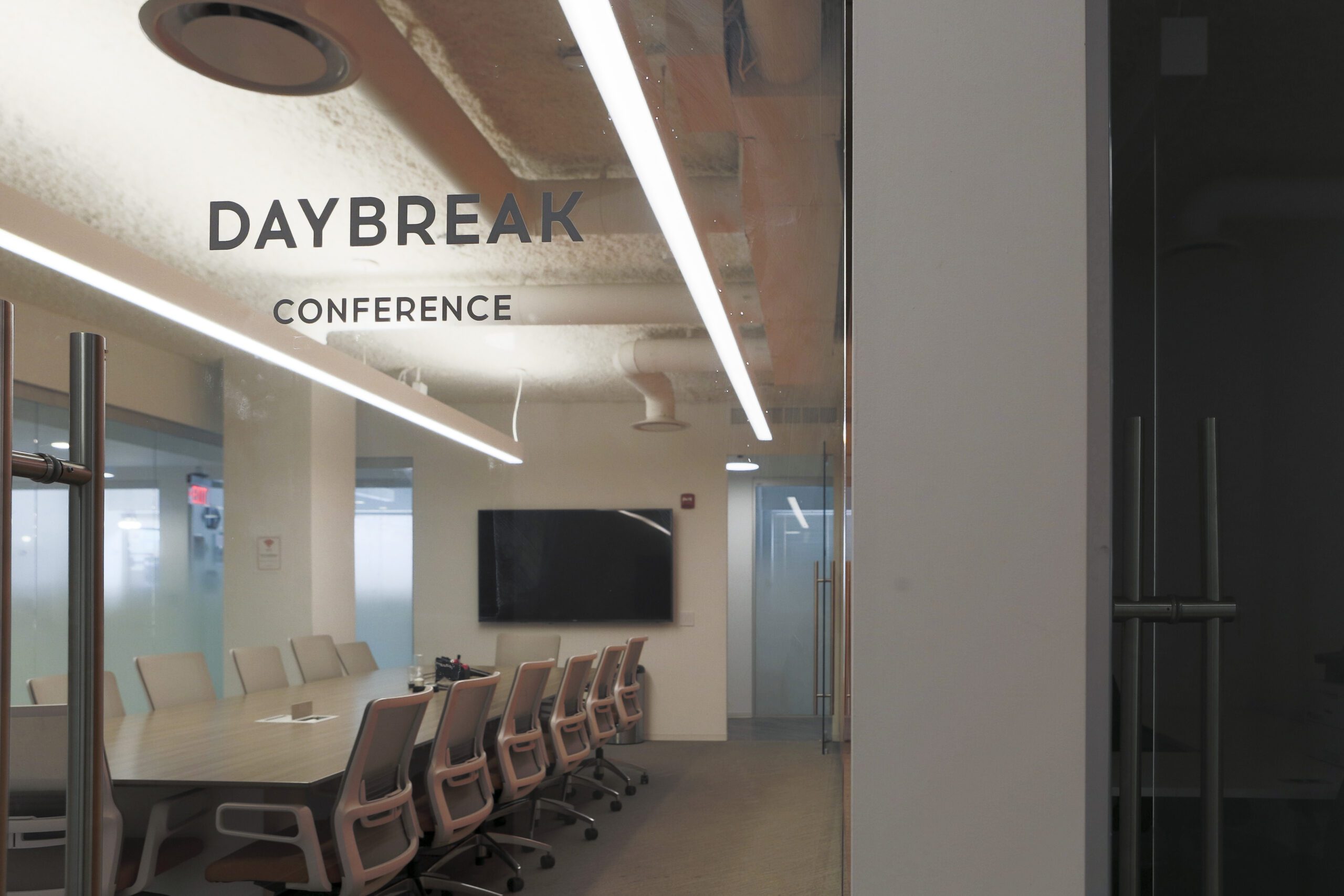 a conference room as an amenity that influences the cost to rent an office space