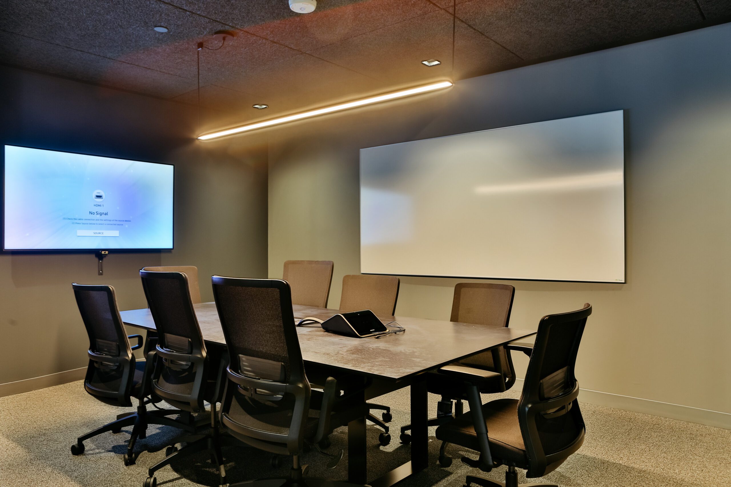 a well appointed, beautifully lit meeting space in DC at launch workplaces